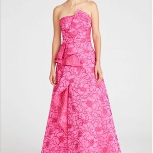 Monique Lhuillier Strapless Pink Floral Dress